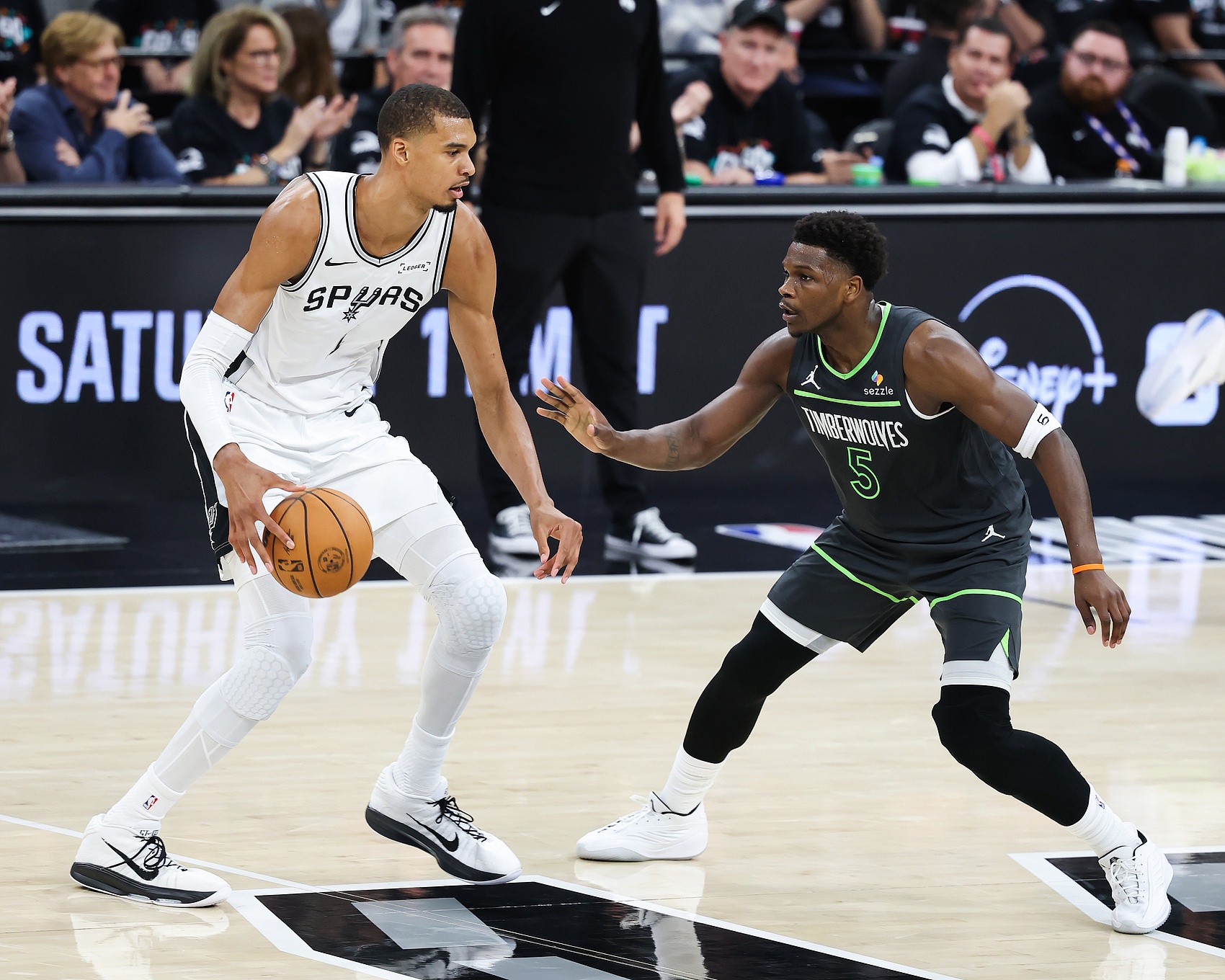 九游网页版入口-NBA彩经：夺回主场优势 马刺客场擒下森林狼